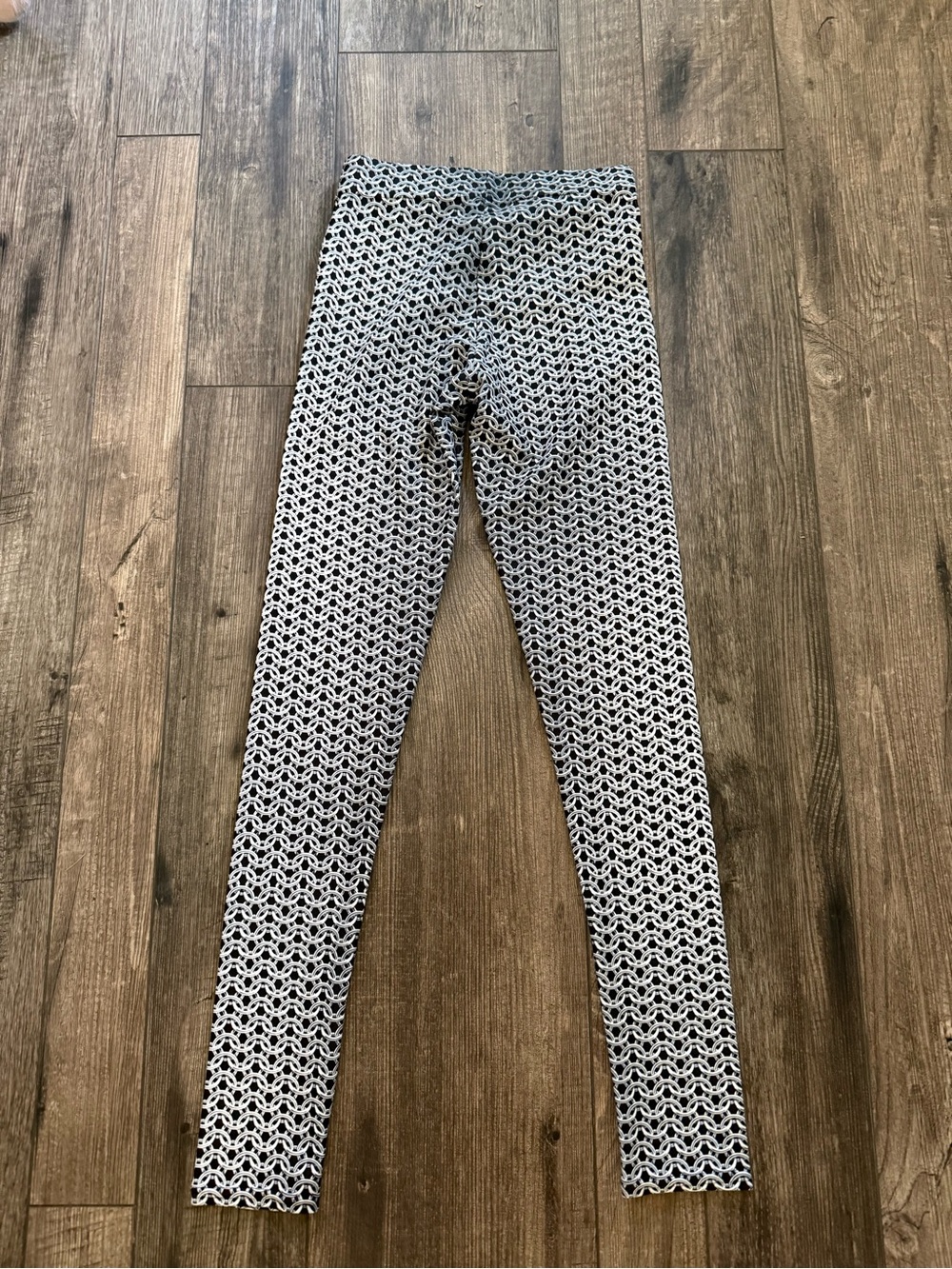 Gearbunch High-Rise Black & White Geometric Leggings